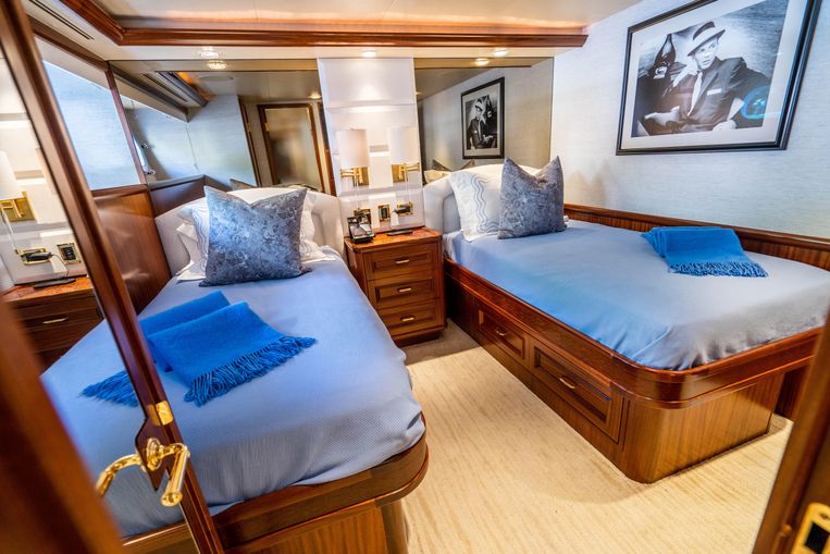 2011-112-westport-motoryacht