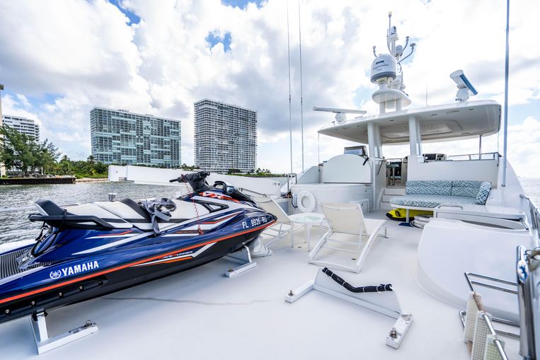 2011-112-westport-motoryacht