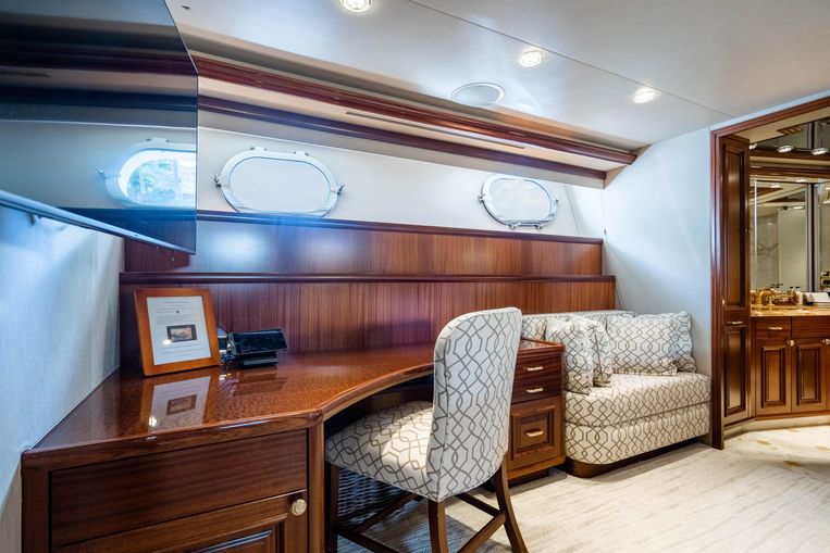 2011-112-westport-motoryacht