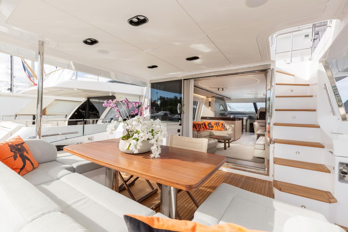 2020 Azimut 74 