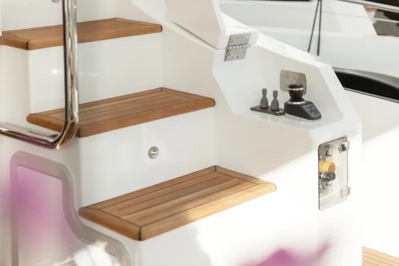 Solstice Yacht Photos Pics Staircase on 2020 Azimut 72 Flybridge yacht with wooden steps and control panel.