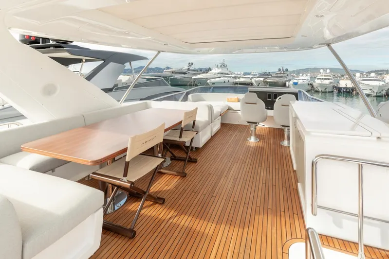 Solstice Yacht Photos Pics Luxurious 2020 Azimut 72 Flybridge yacht with spacious deck and elegant seating area.
