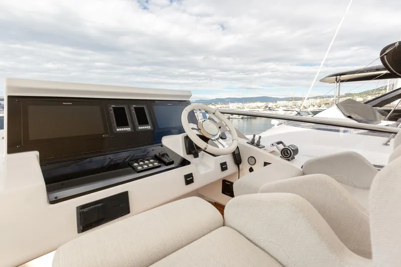 Solstice Yacht Photos Pics 2020 Azimut 72 Flybridge yacht helm with modern controls and plush seating.
