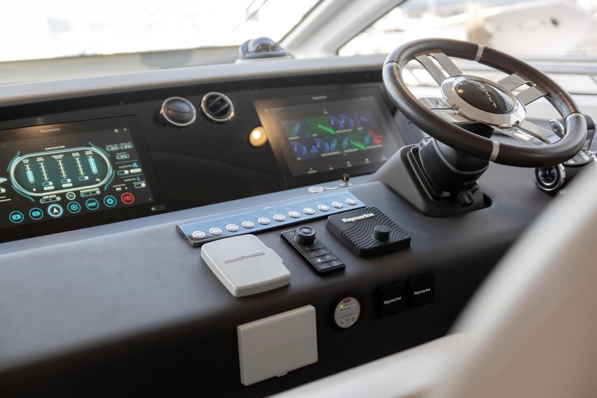 2020 Azimut 74 