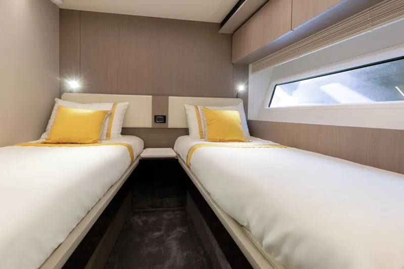 Solstice Yacht Photos Pics Twin bedroom in 2020 Azimut 72 Flybridge yacht with modern decor and yellow accents.