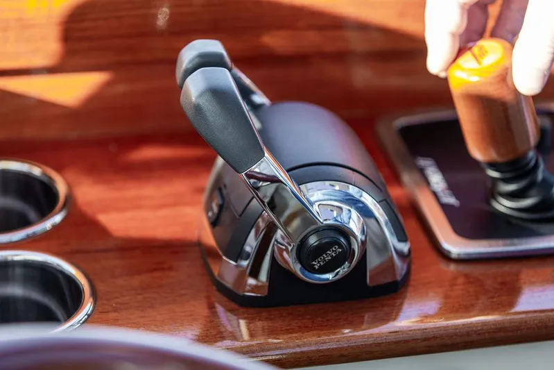 Brendan Yacht Photos Pics Throttle control of 2018 Hinckley Picnic Boat 37 MKIII on polished wooden dashboard.