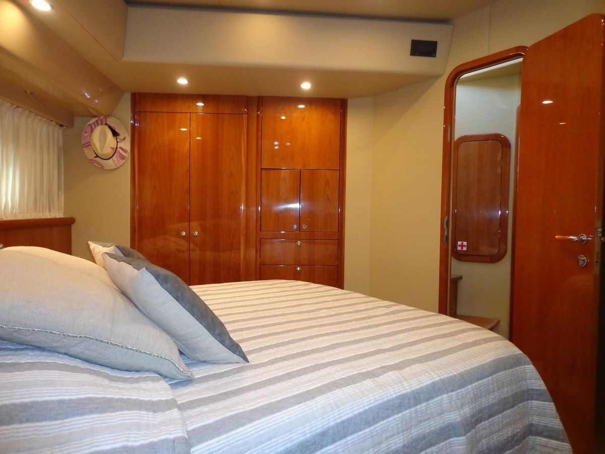 2003 Ferretti Yachts 62 