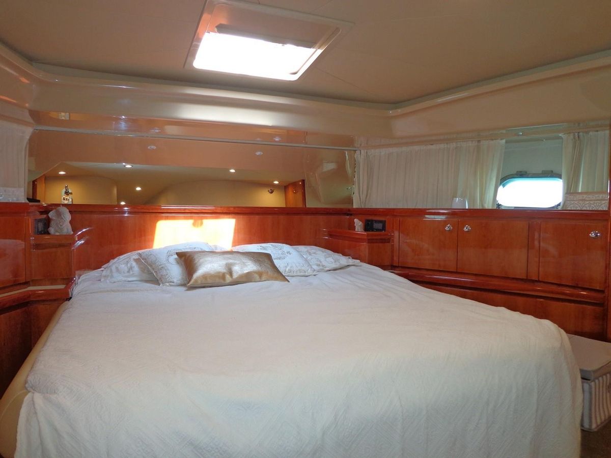 2003 Ferretti Yachts 62 