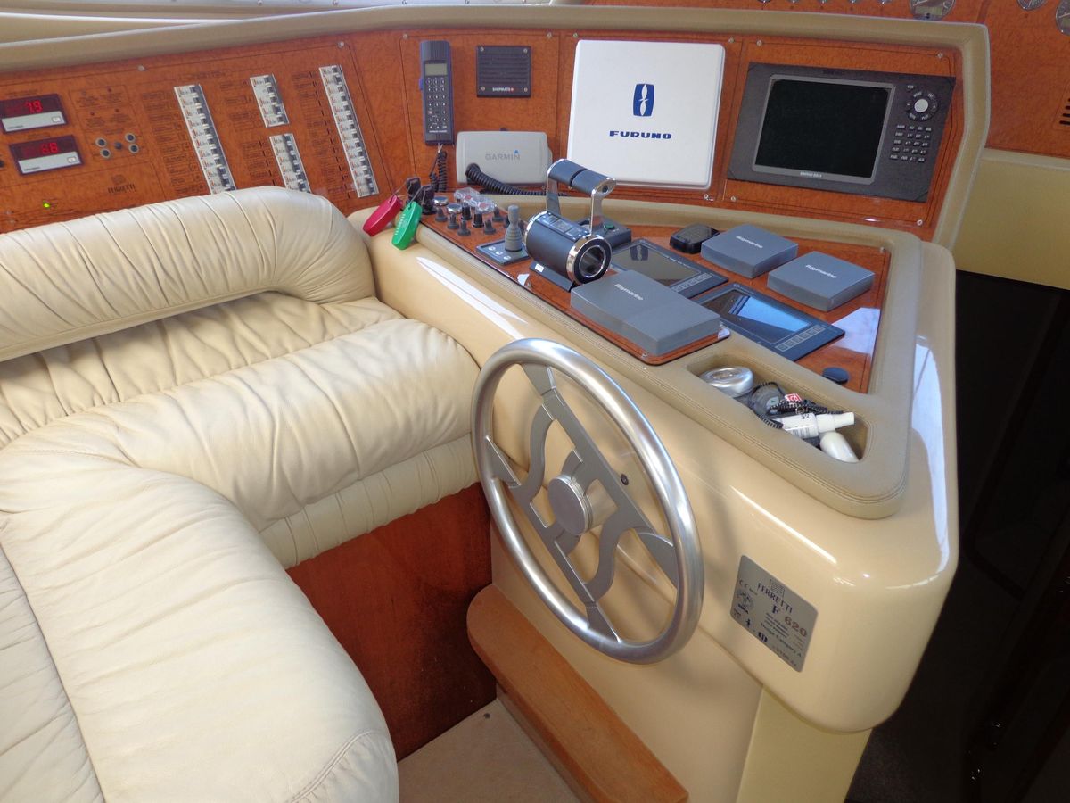 2003 Ferretti Yachts 62 
