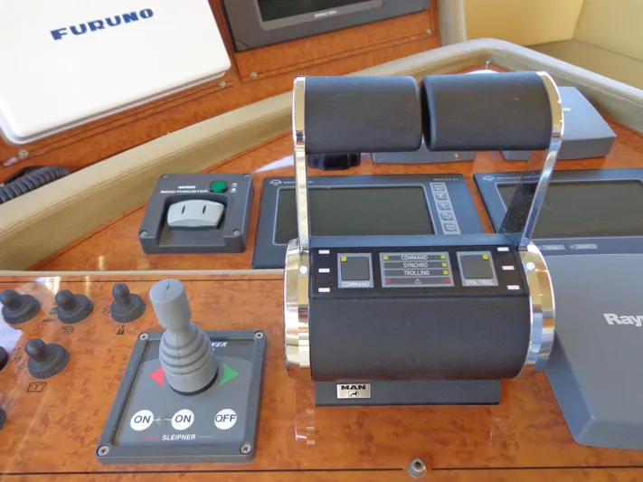  Yacht Photos Pics Control console of a 2003 Ferretti Yachts 620.