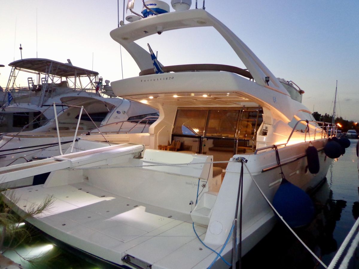 2003 Ferretti Yachts 62 