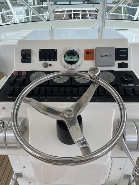 2006 Luhrs 38 Express