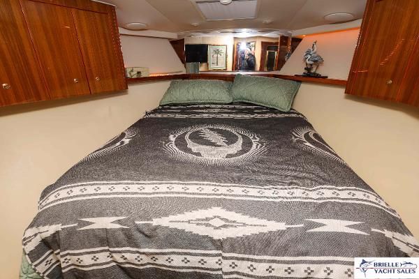 2005 Viking 45 