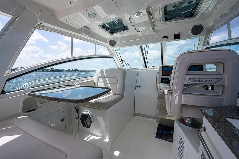 Paradise 4 Reels Yacht Photos Pics Boston Whaler 345 Paradise 4 Reels-Helm Area Seating
