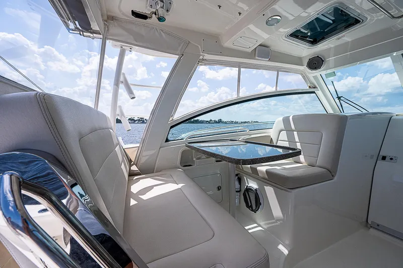 Paradise 4 Reels Yacht Photos Pics Boston Whaler 345 Paradise 4 Reels-Helm Area and Table