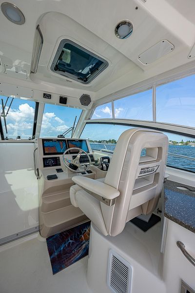 2018 Boston Whaler 345 Conquest