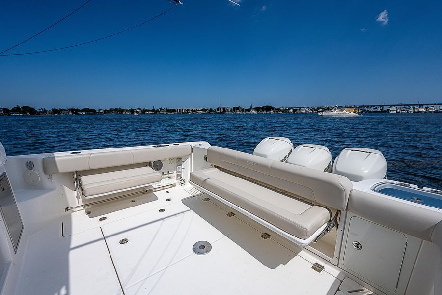 2018 Boston Whaler 345 Conquest