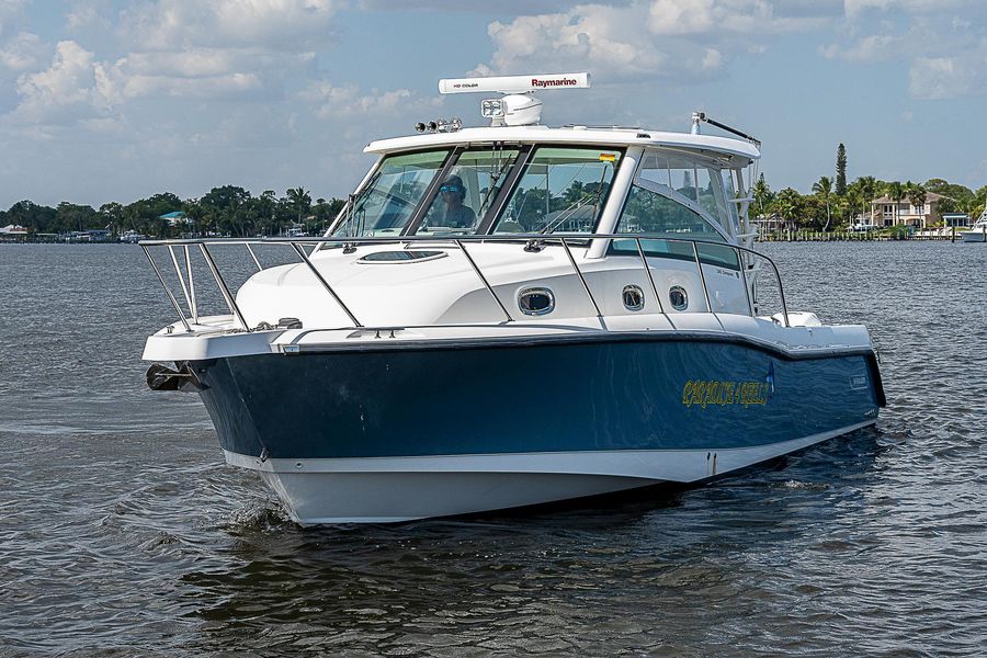 2018 Boston Whaler 345 Conquest