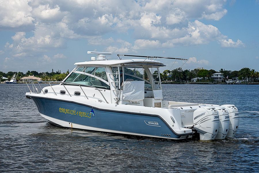 2018 Boston Whaler 345 Conquest