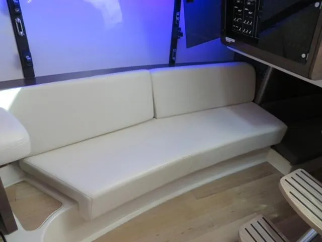 Paradise 4 Reels Yacht Photos Pics Boston Whaler 345 Paradise 4 Reels-Cabin, Seating