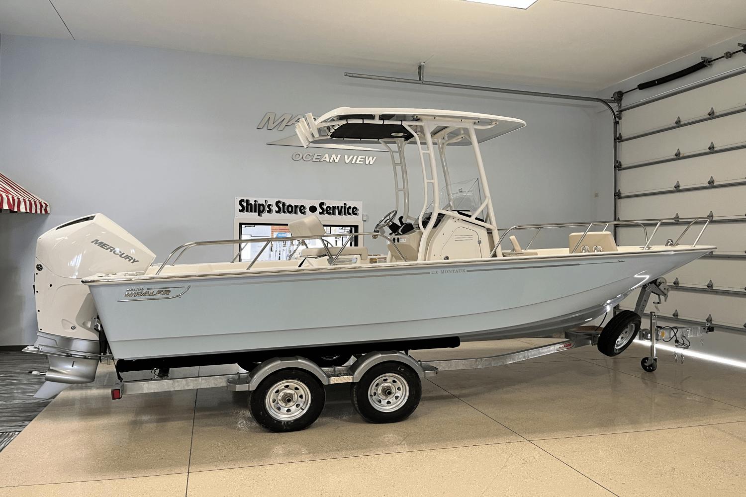 2015 Boston Whaler 210 Montauk