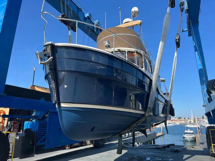 Together Again II Yacht Photos Pics 2022 Ranger Tugs R-31 CB boat being lifted at a marina.