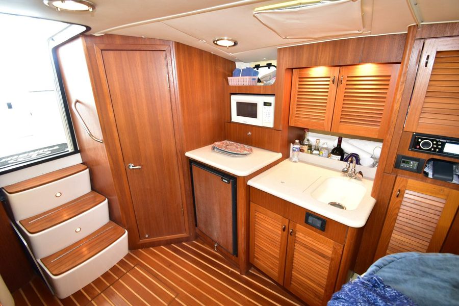 2004 Pursuit 3400 Express