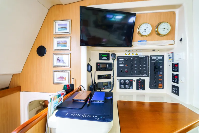 Dreaming On Yacht Photos Pics 