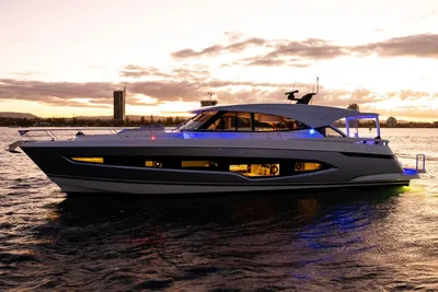 Riviera 6800 Sport Yacht Platinum Edition