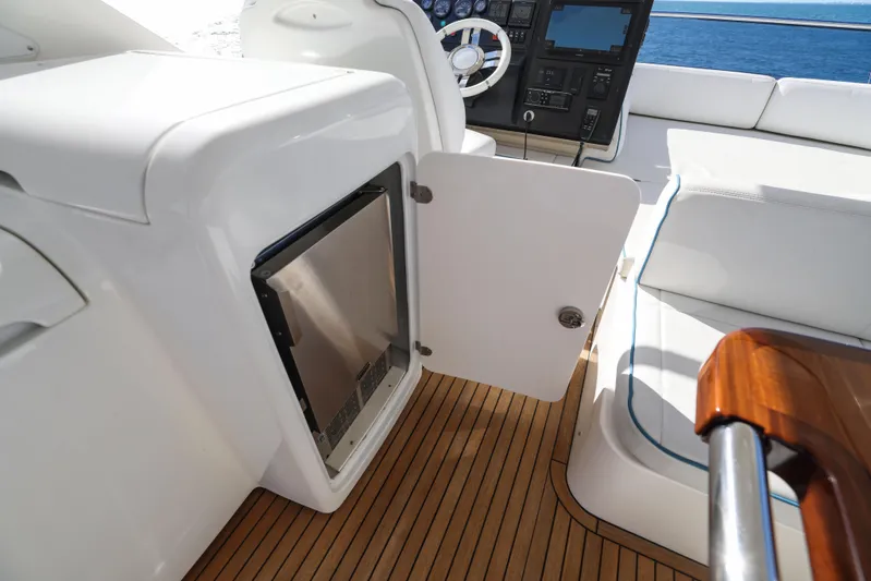 Juliet Yacht Photos Pics 