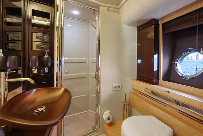 Juliet Yacht Photos Pics 