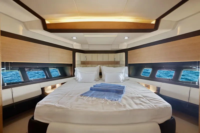 Juliet Yacht Photos Pics 