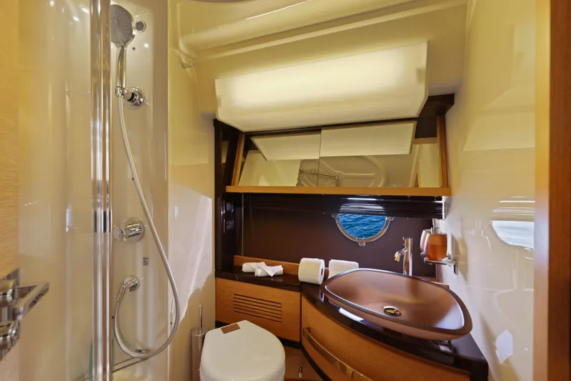 Juliet Yacht Photos Pics 