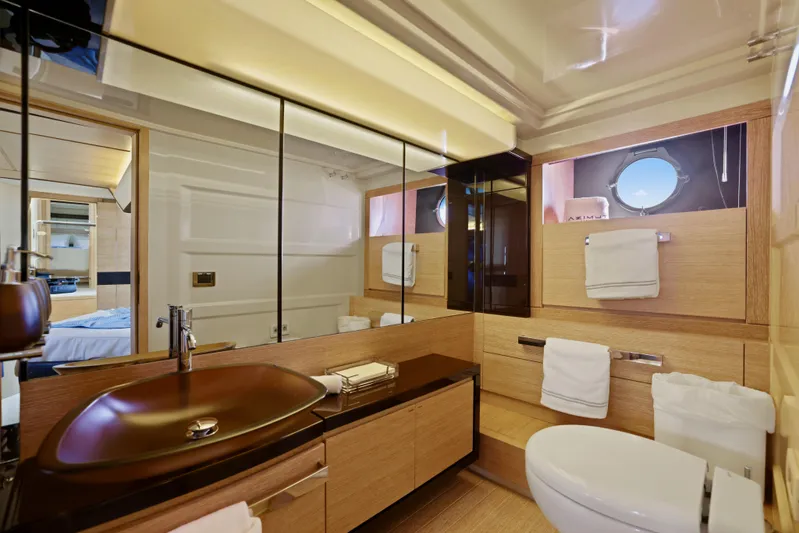 Juliet Yacht Photos Pics 