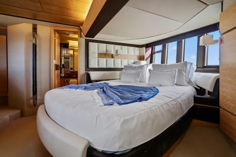 Juliet Yacht Photos Pics 