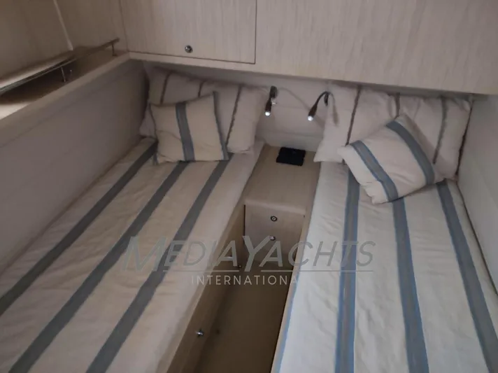  Yacht Photos Pics Twin cabin with striped bedding in 2005 Uniesse 48 Open yacht.