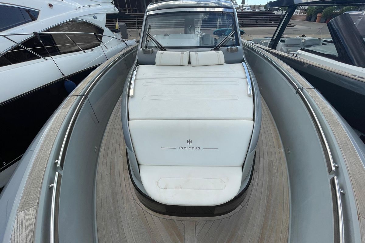 2021 Invictus 46 