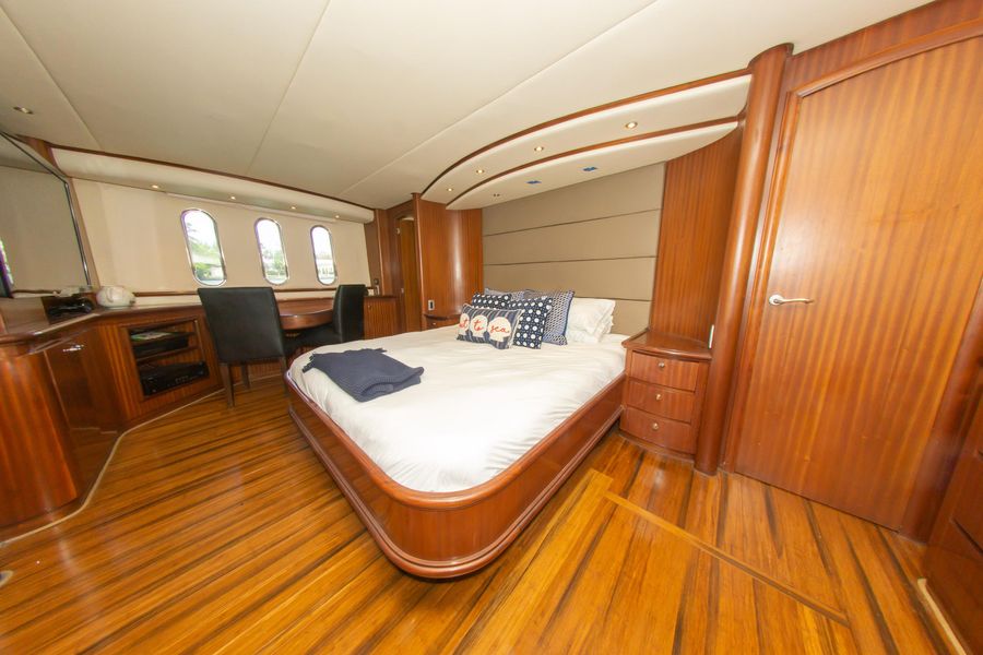 2009 Tango COCKPIT MOTOR YACHT