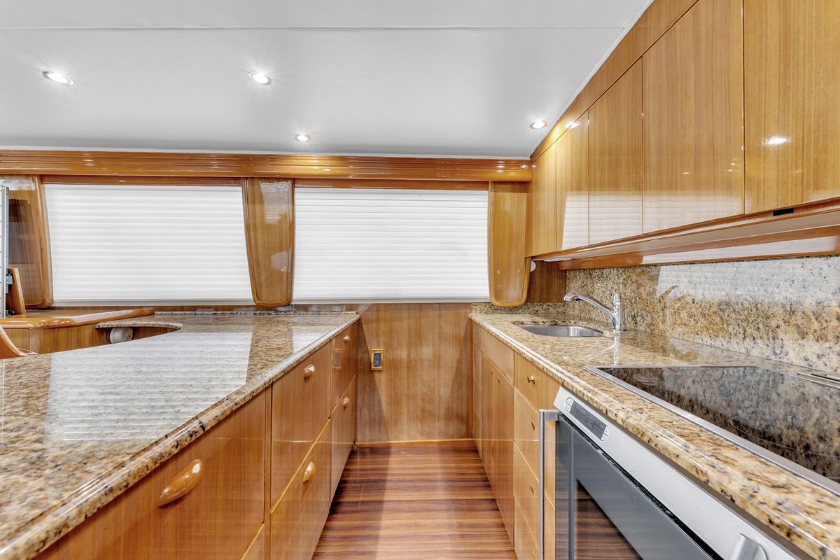 2007 Viking 74 