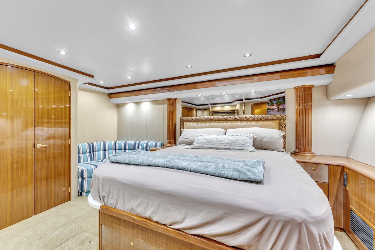 2007 Viking 74 