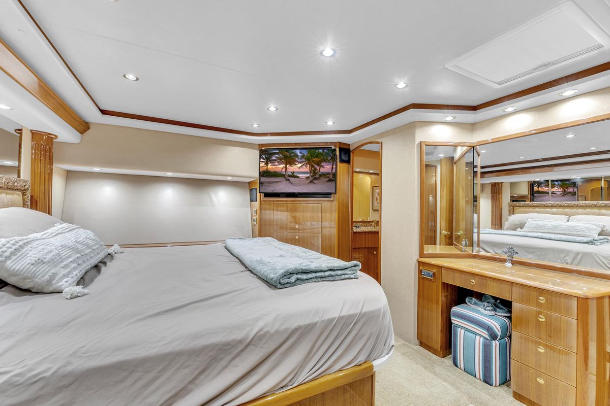 2007 Viking 74 
