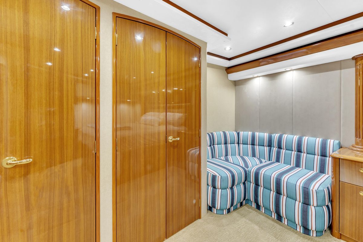 2007 Viking 74 