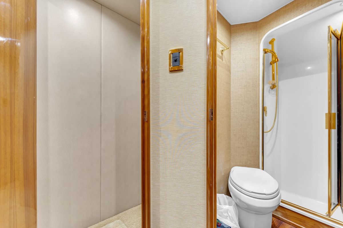 2007 Viking 74 