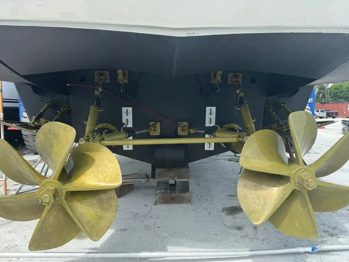 Vidi Yacht Photos Pics 74&apos;Pershing-Vidi98.jpg