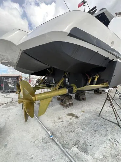 Vidi Yacht Photos Pics 74&apos;Pershing-Vidi99.jpg