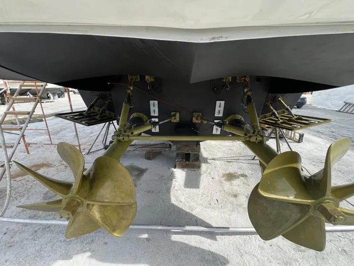 Vidi Yacht Photos Pics 74&apos;Pershing-Vidi90.jpg