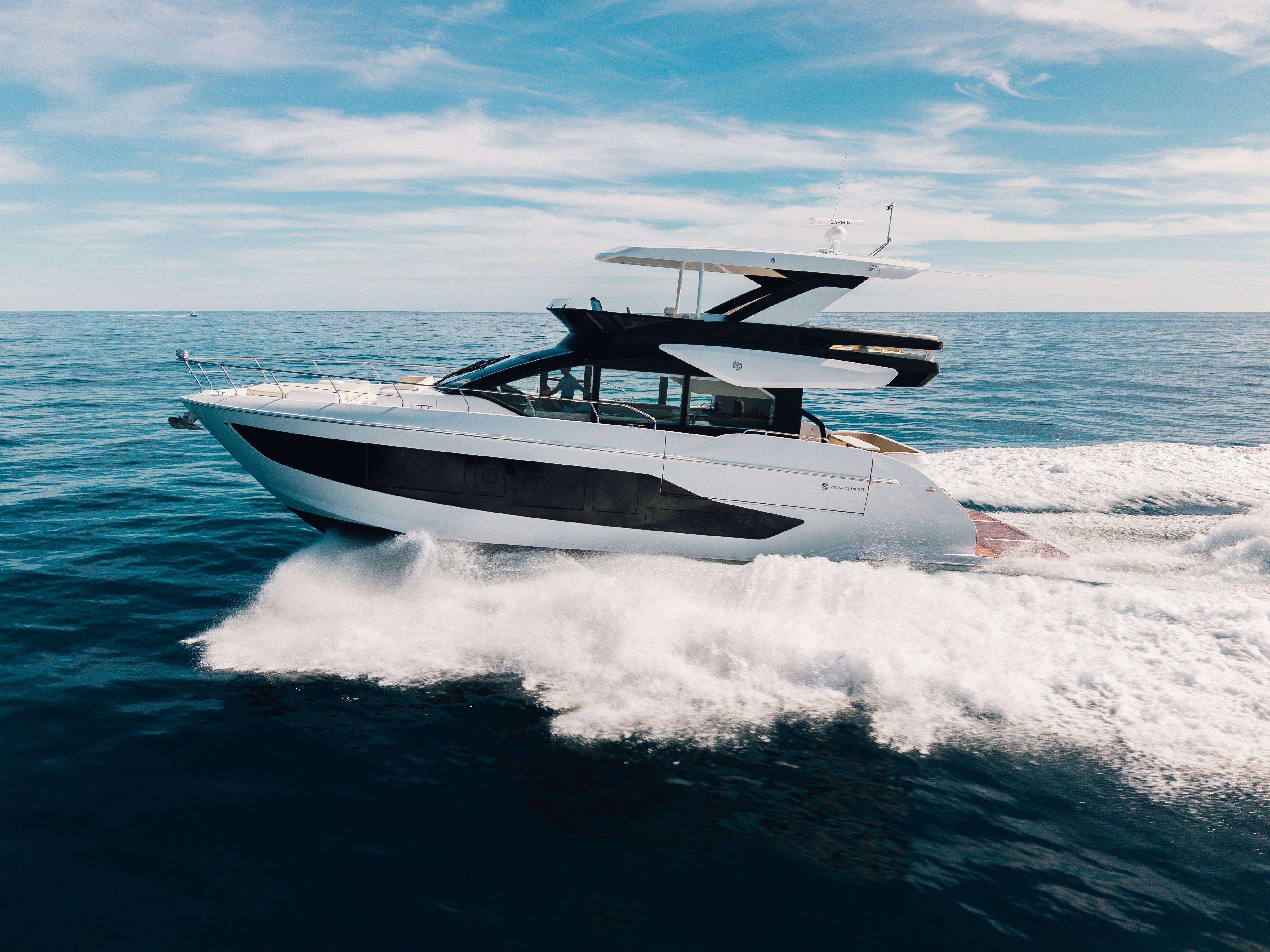 Cruisers Yachts 57 Fly