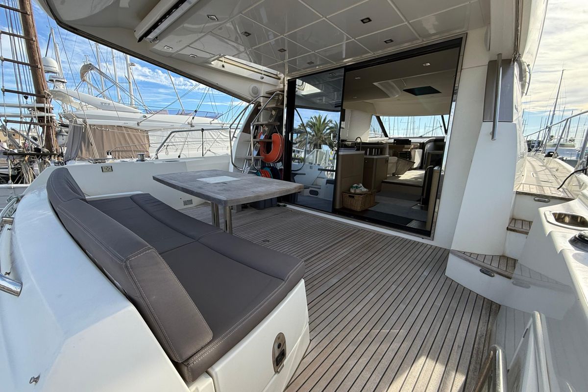 2017 Prestige 59 