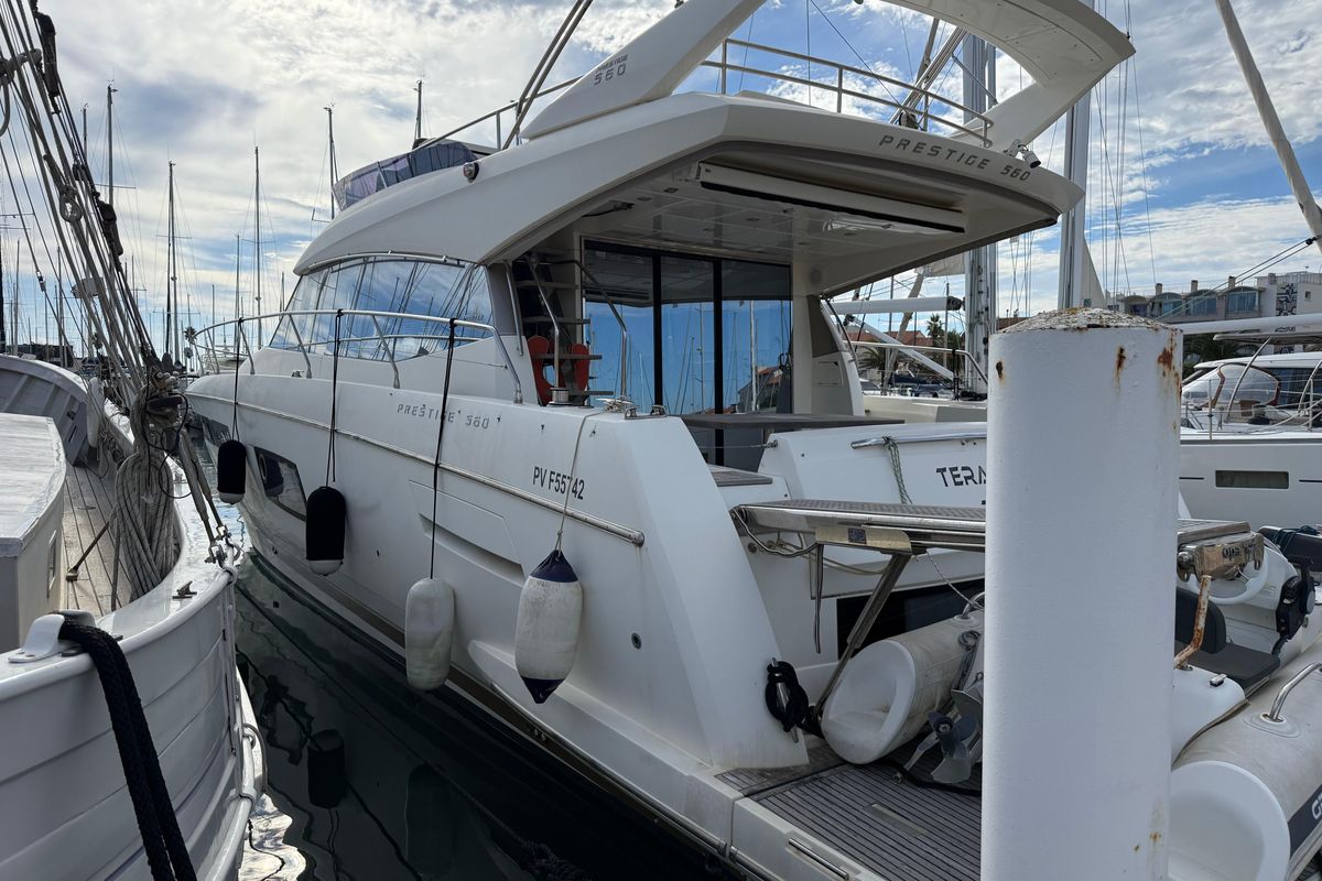 2017 Prestige 59 