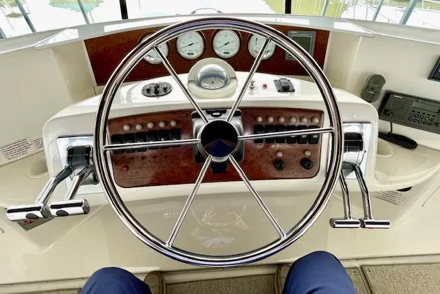"sunseeker" Yacht Photos Pics 2002 Silverton 43 Motor Yacht helm with steering wheel and control panel.